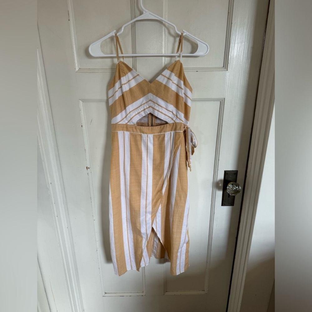 Express striped side tie dress size 6.